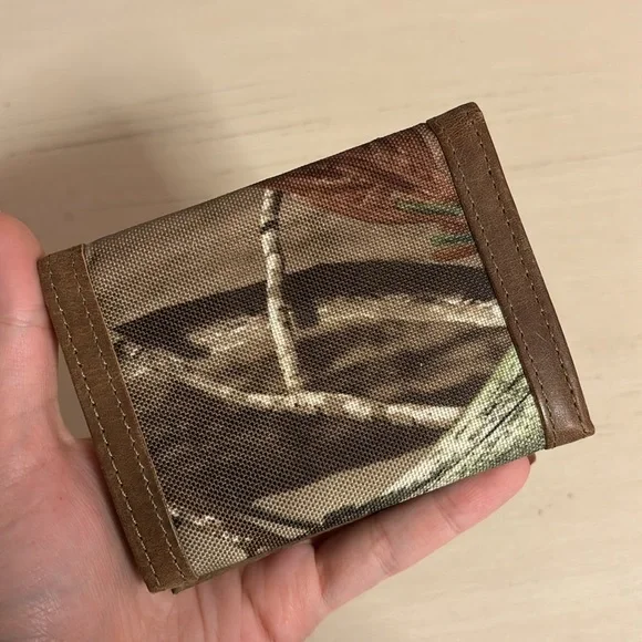 JOHN DEERE CAMOUFLAGE TRIFOLD WALLET - Picture 3 of 4